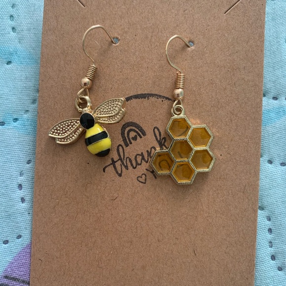 Free with bundle Bee earrings with honeycomb - Picture 1 of 4